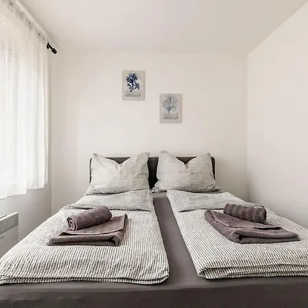 Cozy Renovated Apartment Close To Schoenbrunn Palace Wien Exterior foto